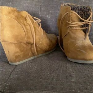 Soda wedge booties